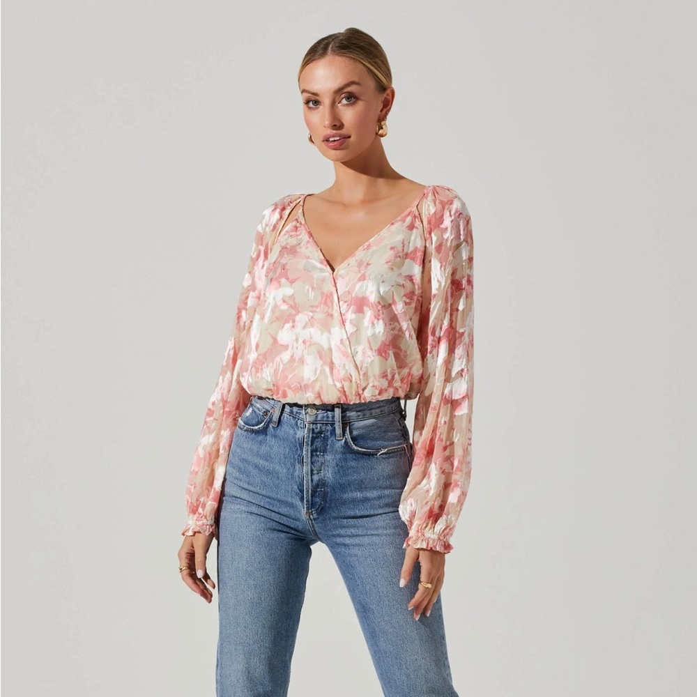 BRAND NEW WITH TAGS ASTR THE LABEL Kamari Top